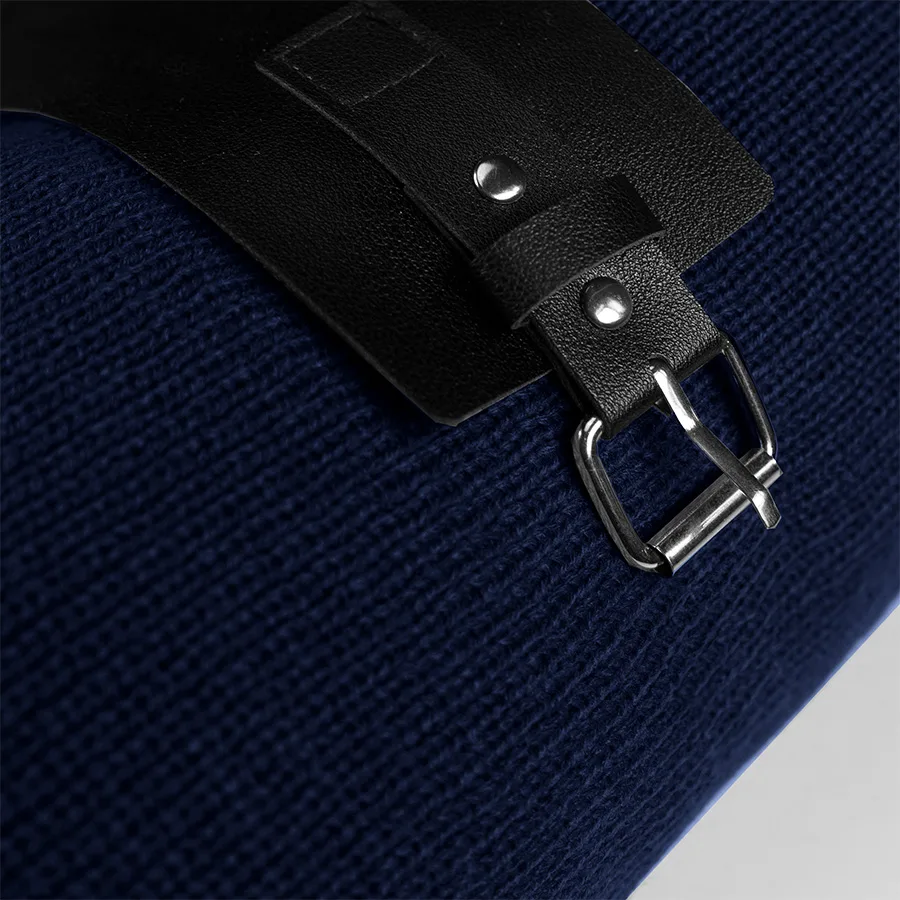 Плед  "Belt"; белый; 130 х 180 см; 100% акрил, с поясом, темно-синий
