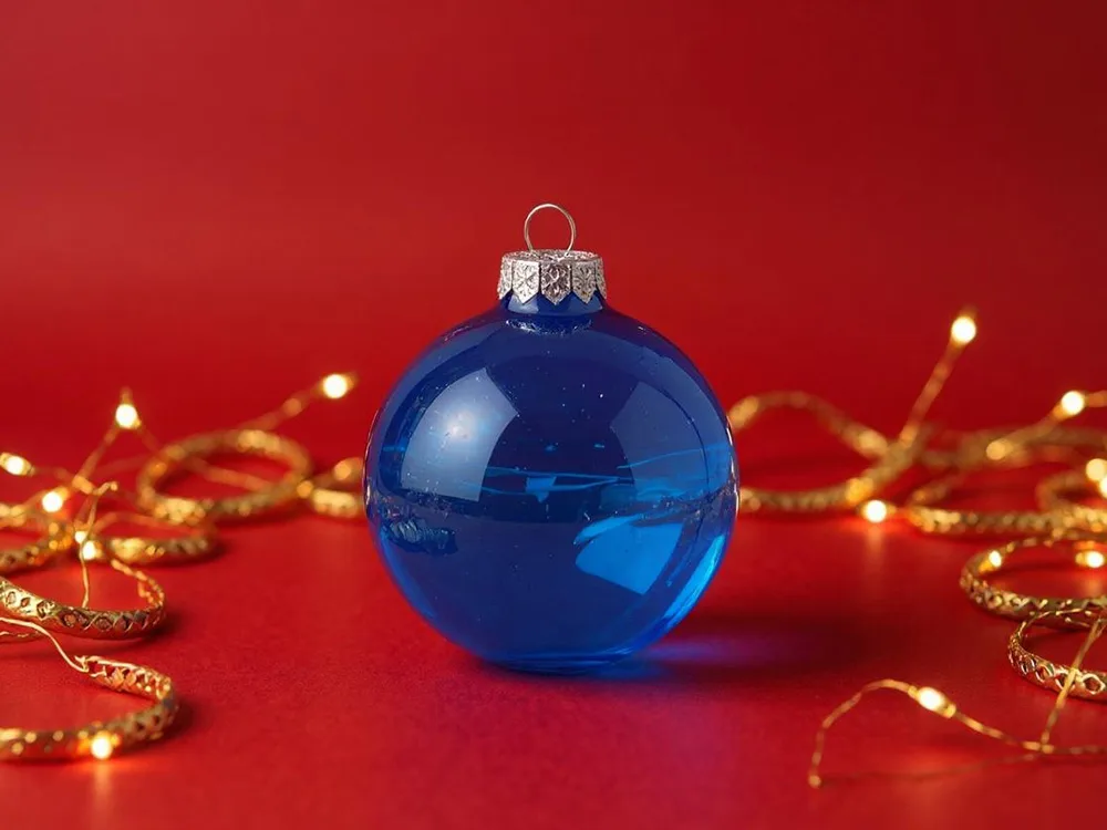 Стеклянный елочный шар "Christmas bauble", синий прозрачный, с серебристым колпачком в черной коробке