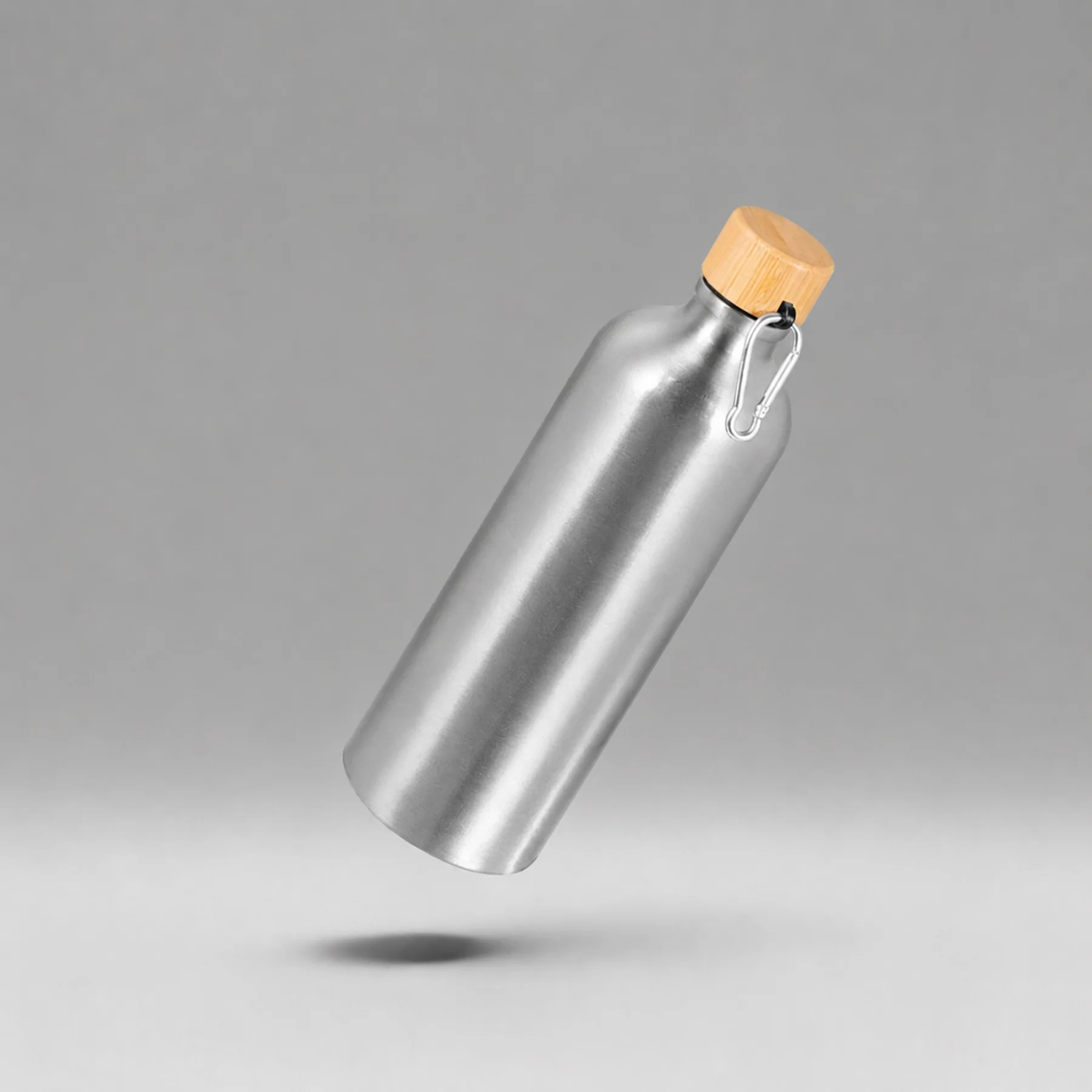 Бутылка "Hip M Bamboo" с карабином, 770 мл, серебристый