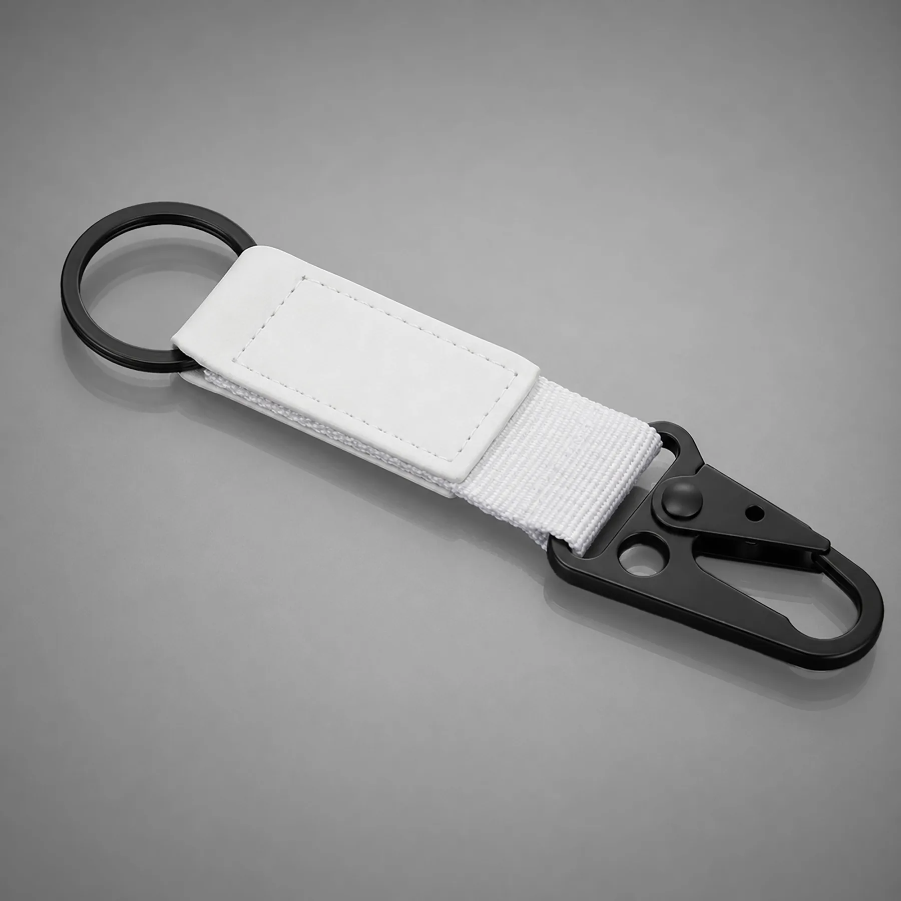 Брелок-ремувка "Carabinier" из ткани с вставкой из экокожи и карабином, белый
