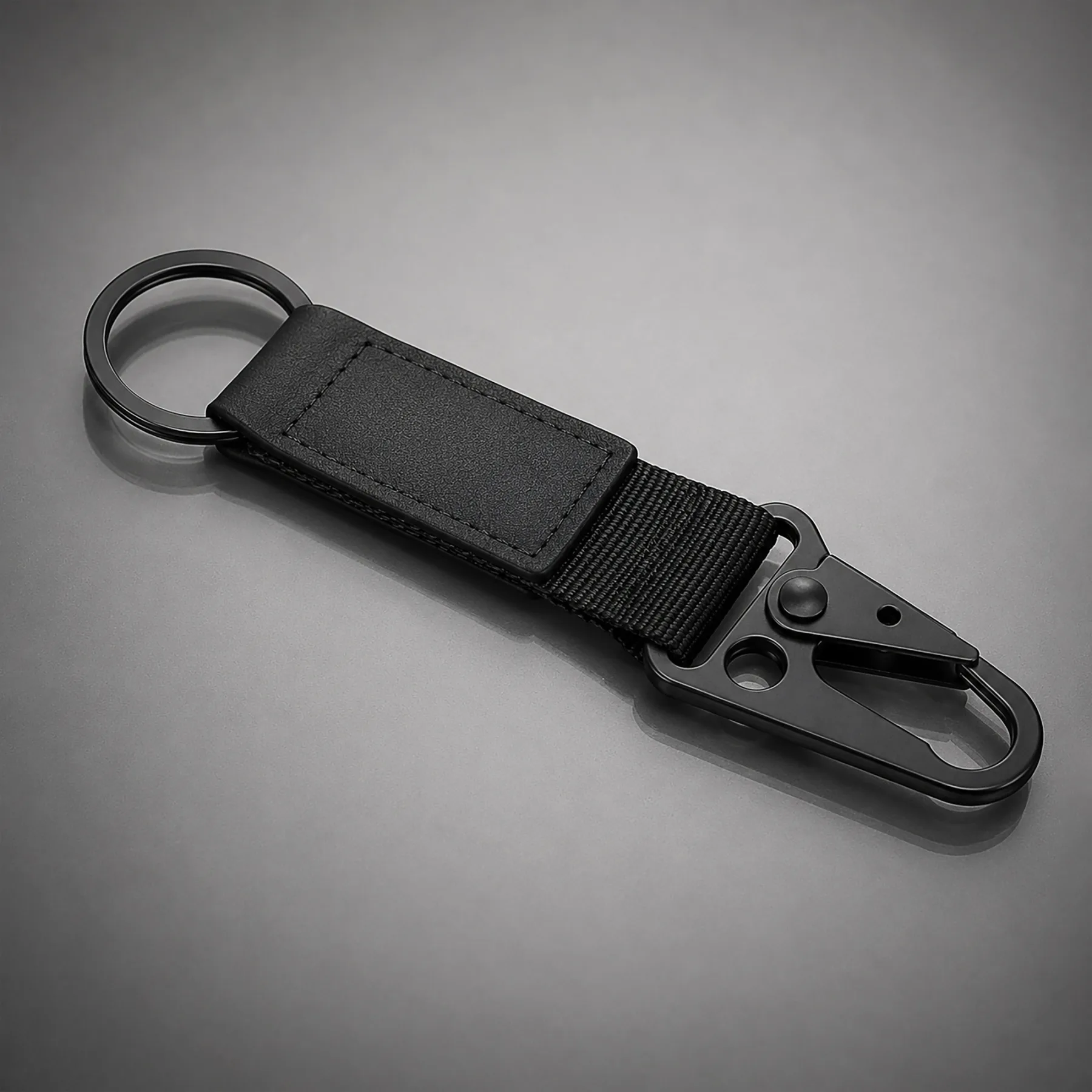 Брелок-ремувка "Carabinier" из ткани с вставкой из экокожи и карабином, черный