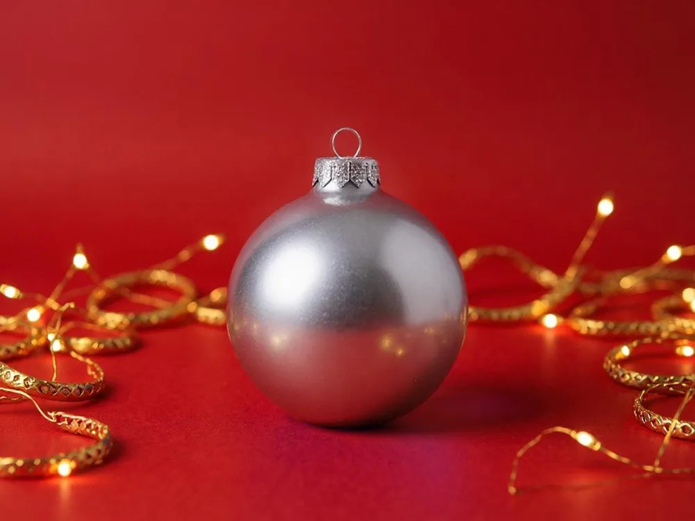 Стеклянный елочный шар "Christmas bauble", серебро, металлик, с серебристым колпачком в черной коробке