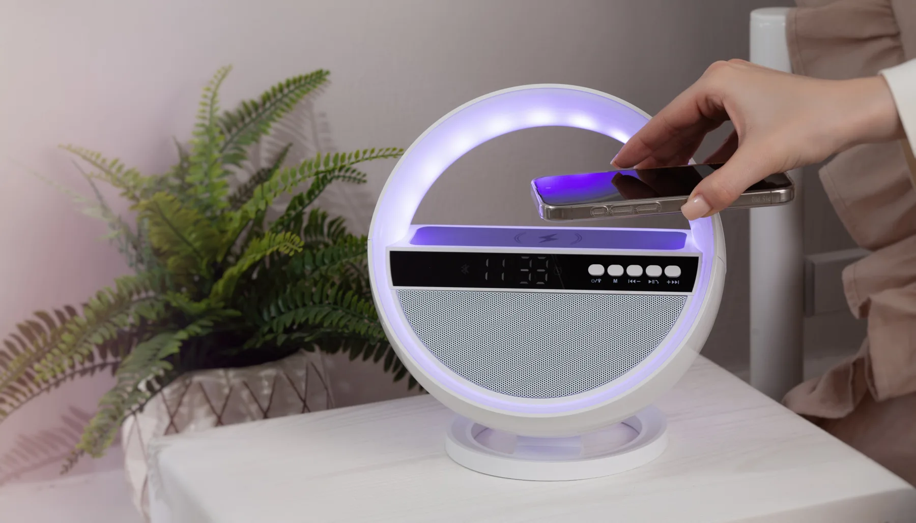 Bluetooth колонка "Smart Orb" 5Вт с беспроводным (15W) ЗУ, лампой, часами, FM радио, белый