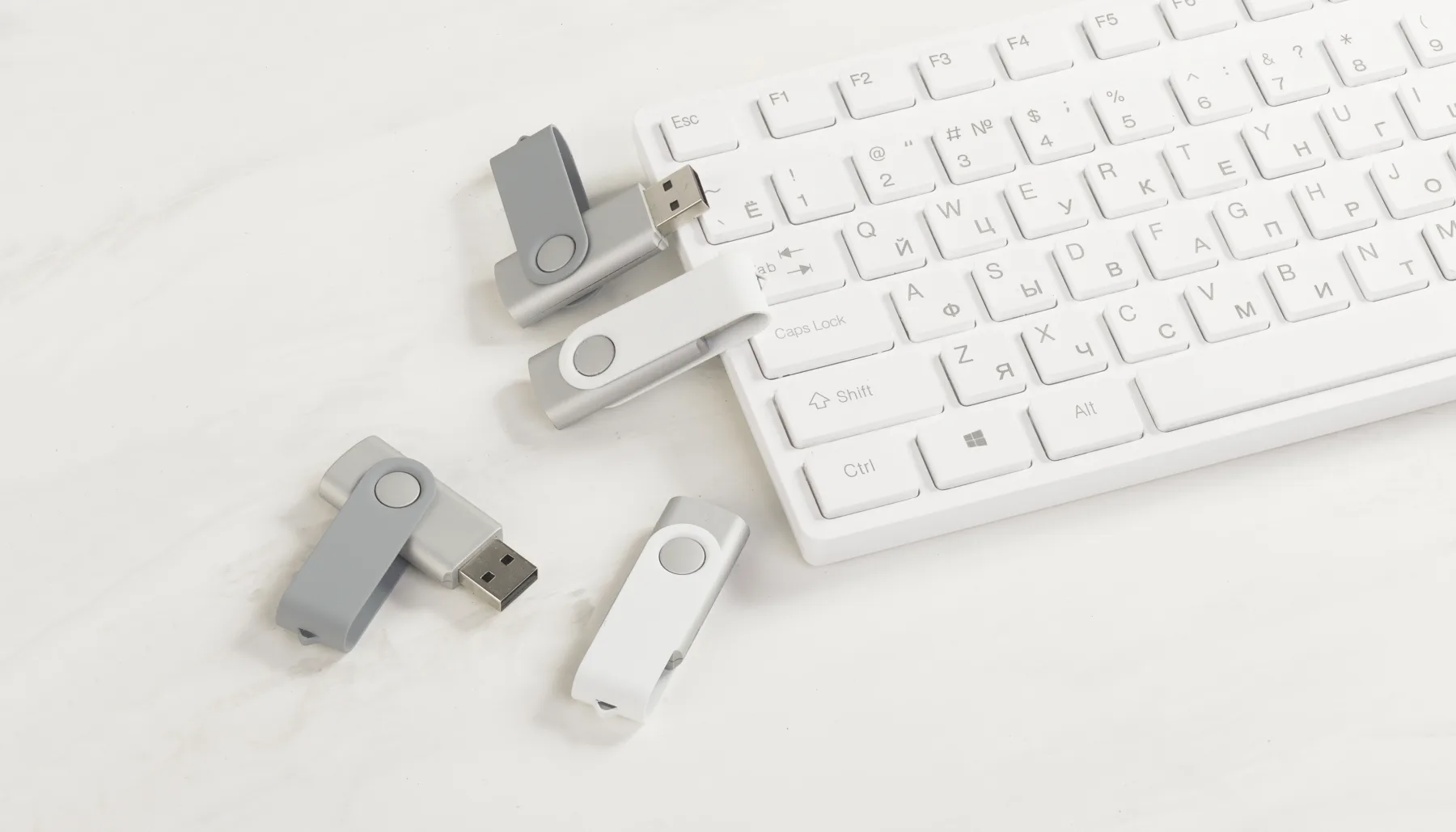 Флеш-карта "Vostok", объем памяти 16GB, покрытие soft touch, белый