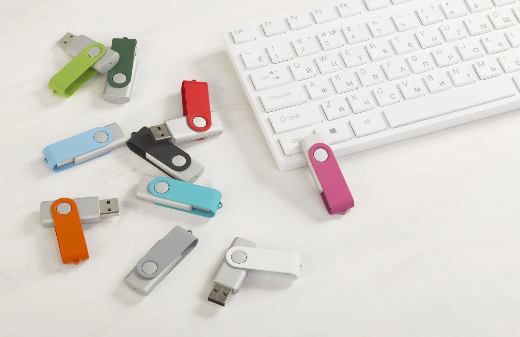 Флеш-карта "Vostok", объем памяти 16GB, покрытие soft touch, темно-синий