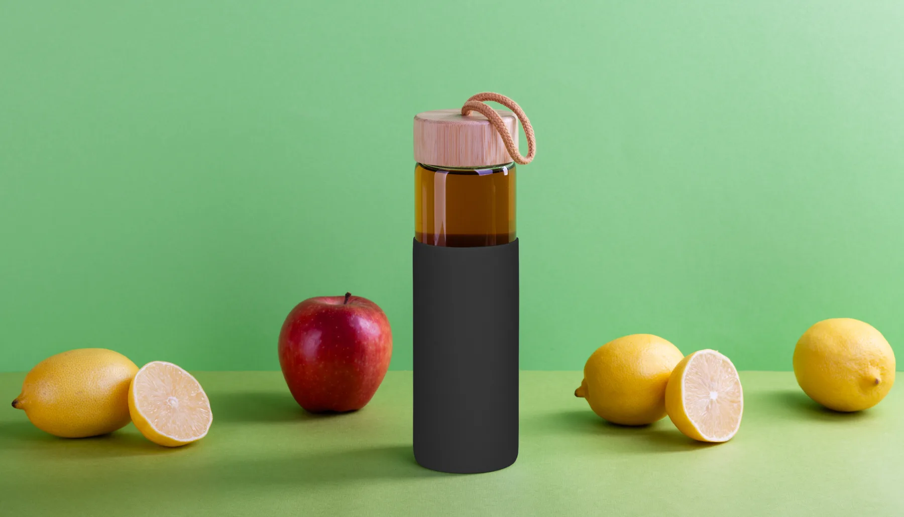 Бутылка для воды "Wellness" в силиконовом чехле, черный