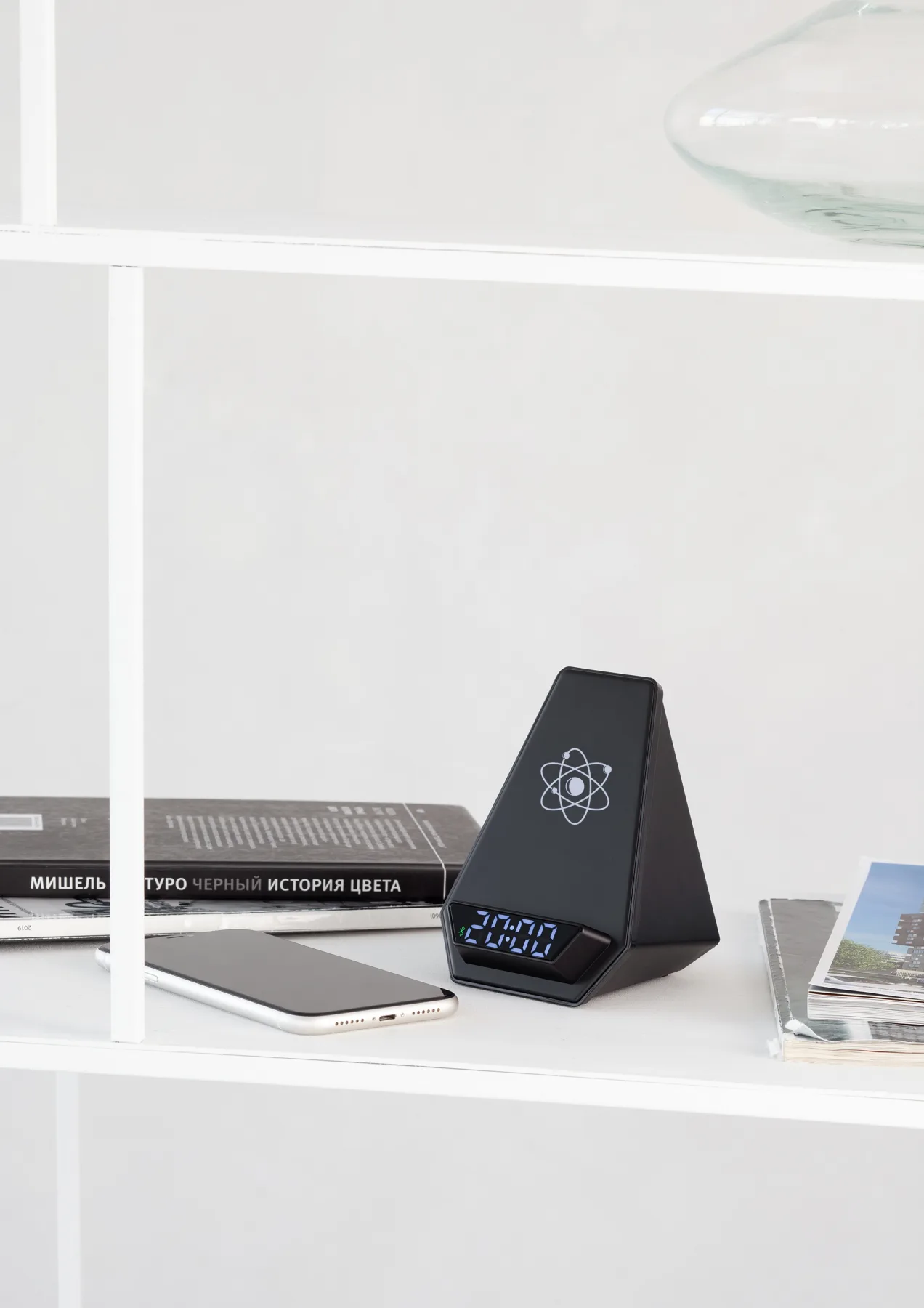 Настольная Bluetooth колонка (3Вт) "Smart Pyramid" с часами и беспроводным (15W) зарядным устройством, с подсветкой логотипа, черный