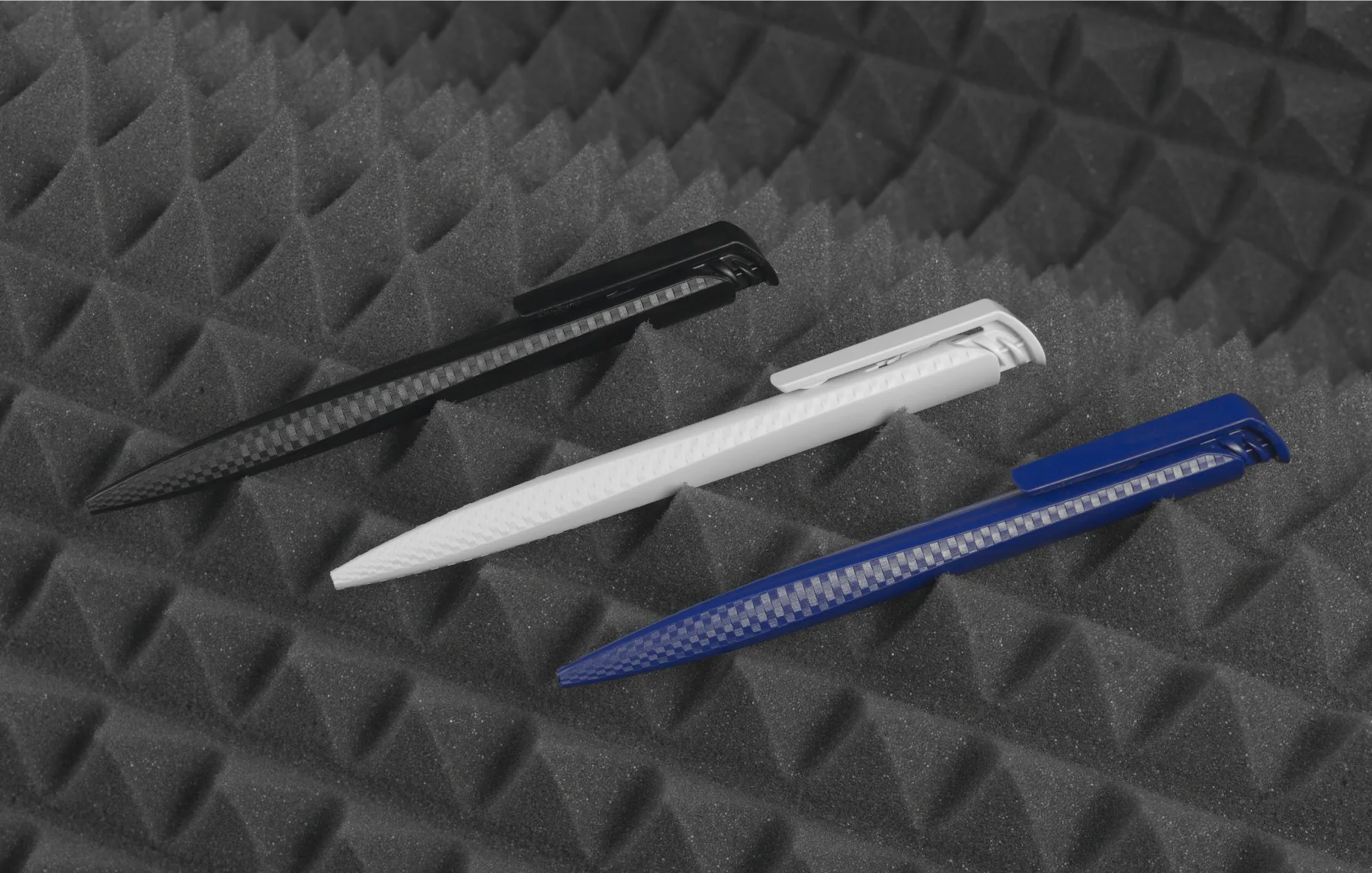 Ручка шариковая TRIAS CARBON, белый